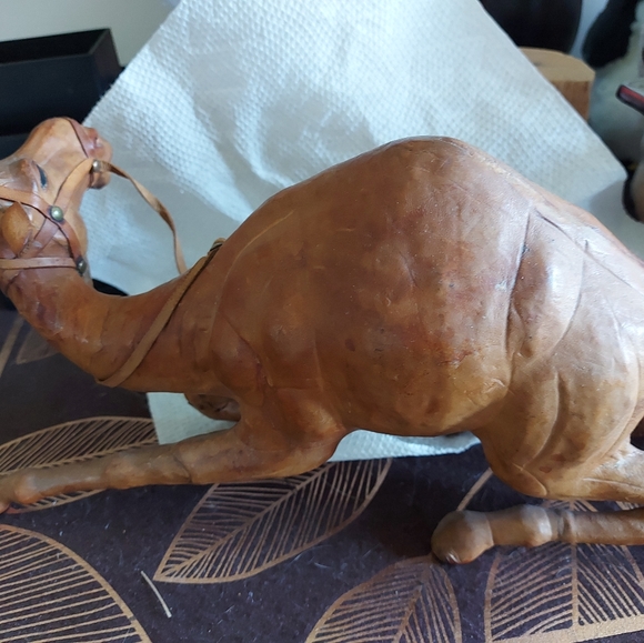 Resting Camel Sculpture - Picture 3 of 4